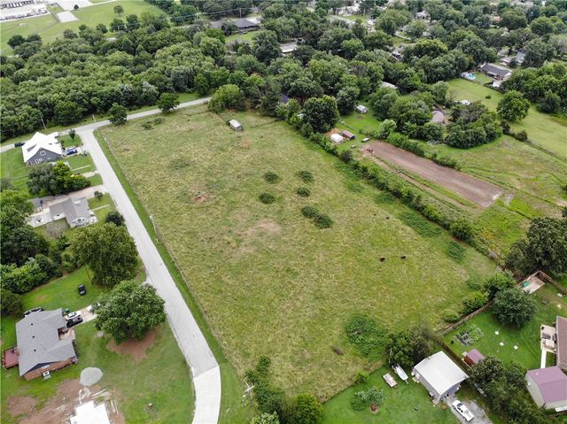 513 N Byers Avenue, Gentry, AR 72734