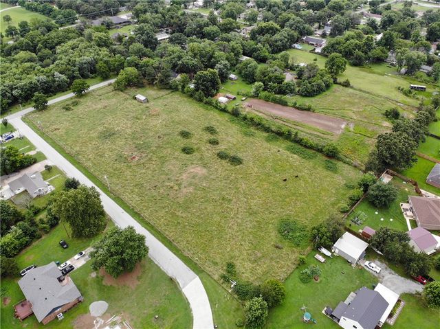 513 N Byers Avenue, Gentry, AR 72734