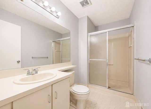 482 Danbury Lane, East Brunswick, NJ 08816