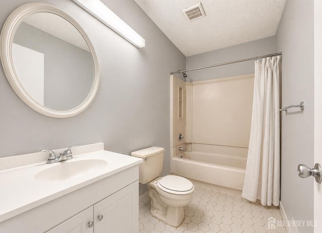 482 Danbury Lane, East Brunswick, NJ 08816