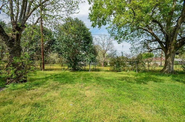 5515 Flamingo Drive, Houston, TX 77033