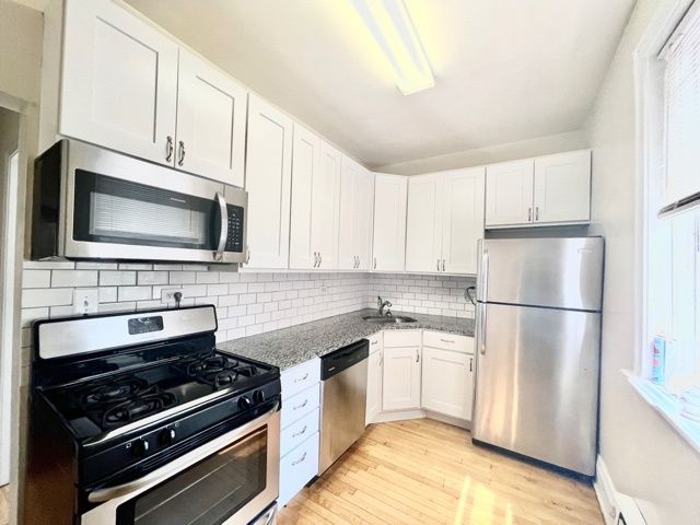 3917 N SOUTHPORT Avenue 1E, Chicago, IL 60613