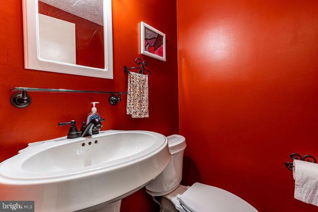 6221 WILMINGTON DR, Burke, VA 22015