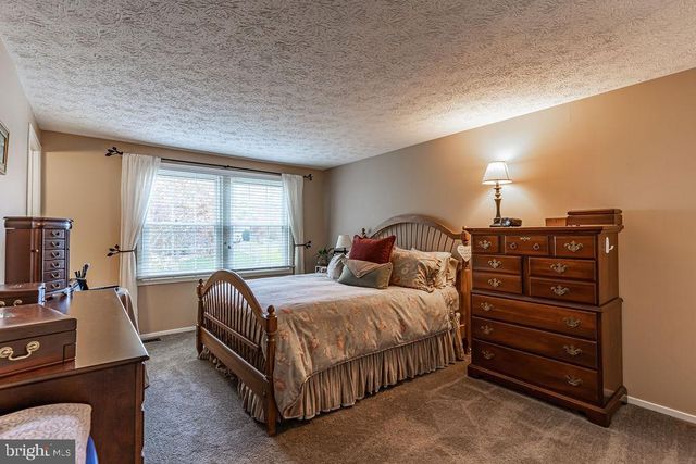 6221 WILMINGTON DR, Burke, VA 22015