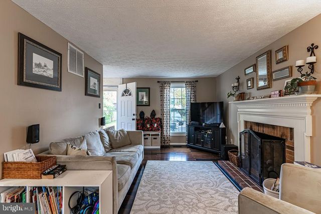 6221 WILMINGTON DR, Burke, VA 22015