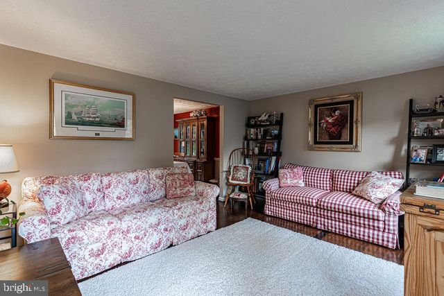 6221 WILMINGTON DR, Burke, VA 22015