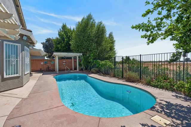 8354 Baisley Ct, Elk Grove, CA 95624