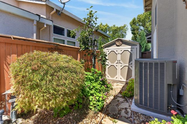 8354 Baisley Ct, Elk Grove, CA 95624