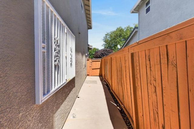 8354 Baisley Ct, Elk Grove, CA 95624