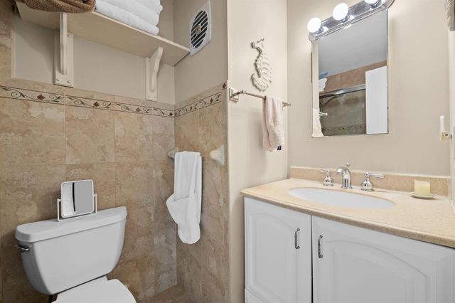 2825 NE 33rd 201, Fort Lauderdale, FL 33308