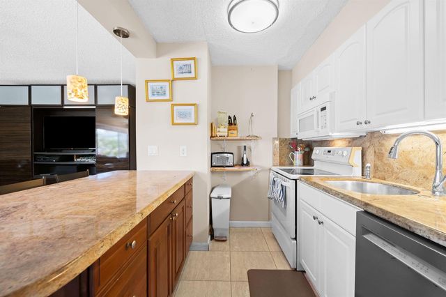 2825 NE 33rd 201, Fort Lauderdale, FL 33308