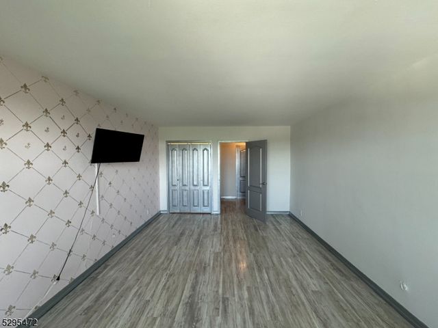 285 Aycrigg Ave 10H, Passaic City, NJ 07055