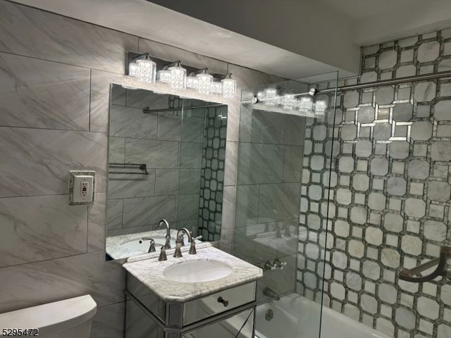 285 Aycrigg Ave 10H, Passaic City, NJ 07055