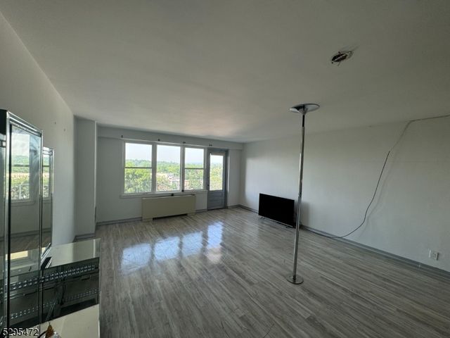 285 Aycrigg Ave 10H, Passaic City, NJ 07055