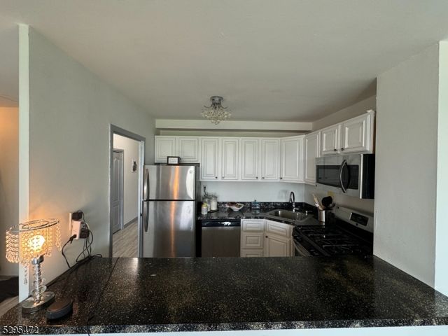 285 Aycrigg Ave 10H, Passaic City, NJ 07055