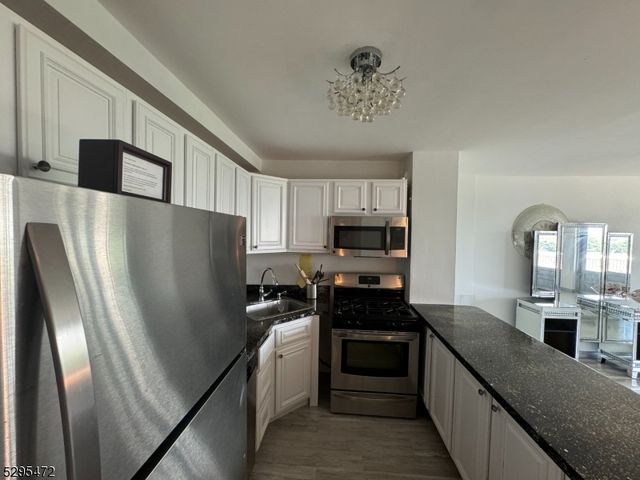 285 Aycrigg Ave 10H, Passaic City, NJ 07055