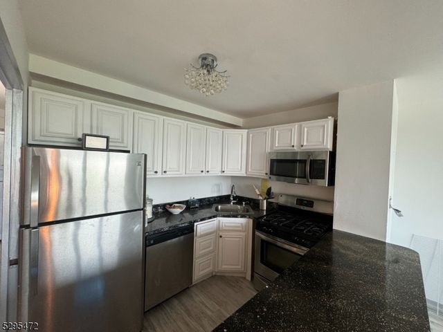 285 Aycrigg Ave 10H, Passaic City, NJ 07055