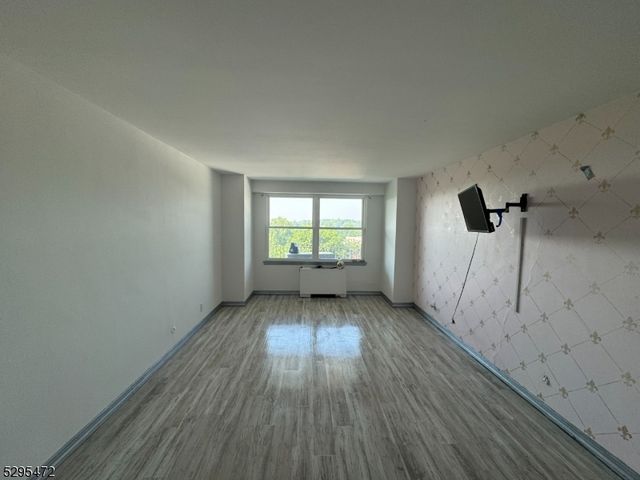 285 Aycrigg Ave 10H, Passaic City, NJ 07055