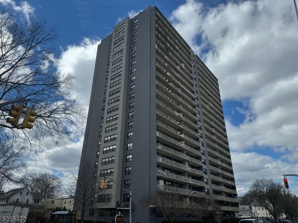 285 Aycrigg Ave 10H, Passaic City, NJ 07055