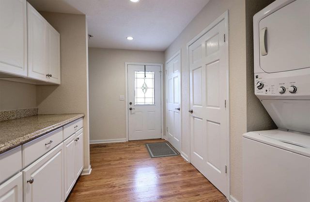 4565 Meadow Vw E, Brookfield, WI 53005