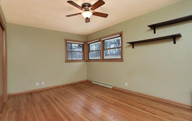 4565 Meadow Vw E, Brookfield, WI 53005