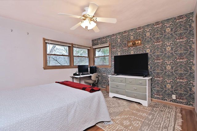 4565 Meadow Vw E, Brookfield, WI 53005