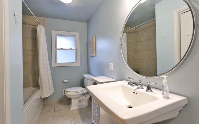 4565 Meadow Vw E, Brookfield, WI 53005