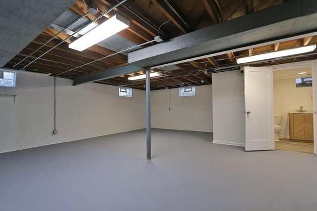 4565 Meadow Vw E, Brookfield, WI 53005