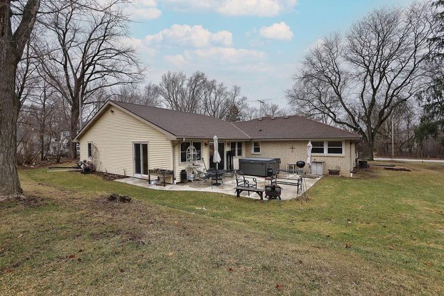 4565 Meadow Vw E, Brookfield, WI 53005