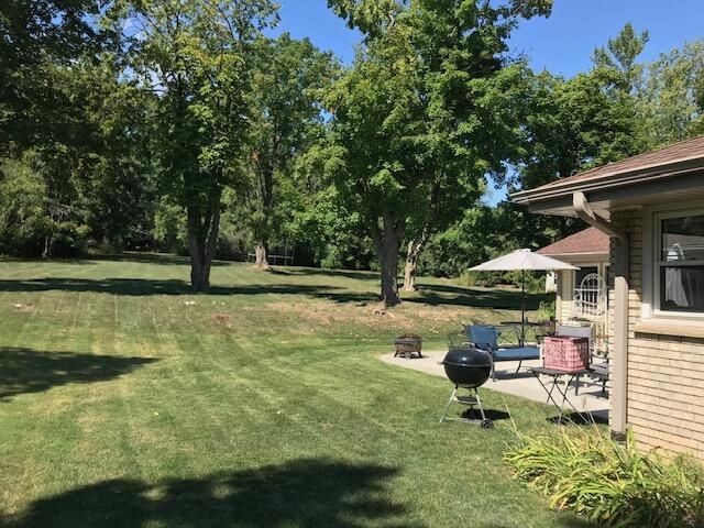 4565 Meadow Vw E, Brookfield, WI 53005