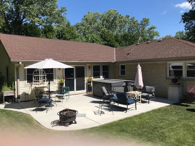 4565 Meadow Vw E, Brookfield, WI 53005