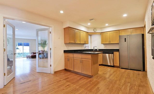 4565 Meadow Vw E, Brookfield, WI 53005