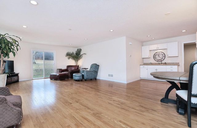 4565 Meadow Vw E, Brookfield, WI 53005