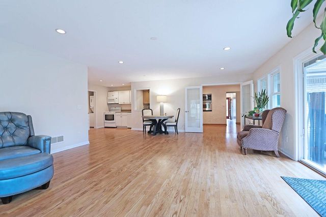 4565 Meadow Vw E, Brookfield, WI 53005