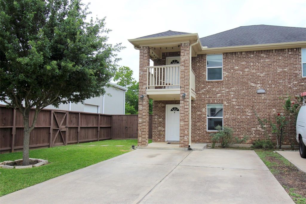 6610 Loma Vista Street B, Houston, TX 77085