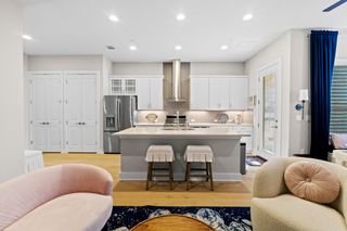 4323 Spicewood Springs RD 6, Austin, TX 78759