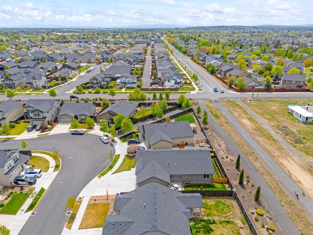855 NW 26th Way, Redmond, OR 97756