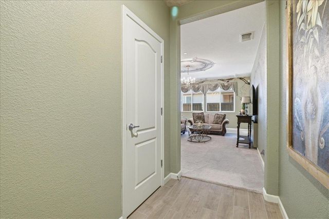 3910 Del Arco Ln, Sacramento, CA 95834