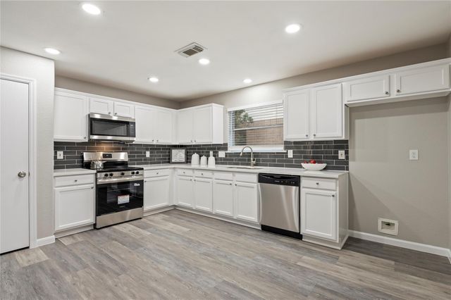 9323 Comanche Peak Lane, Houston, TX 77089