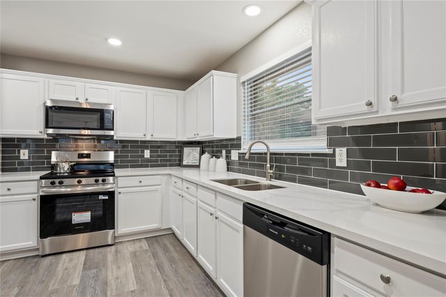 9323 Comanche Peak Lane, Houston, TX 77089