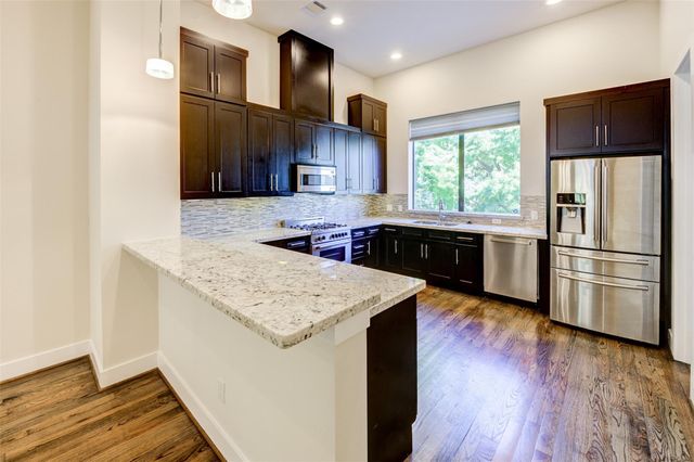 1222 W Dallas Street, Houston, TX 77019