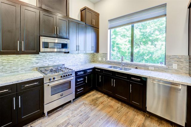 1222 W Dallas Street, Houston, TX 77019