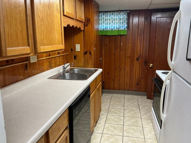 1110 12th Street S, Moorhead, MN 56560