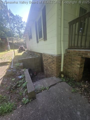 630 Melody Lane, Charleston, WV 25313