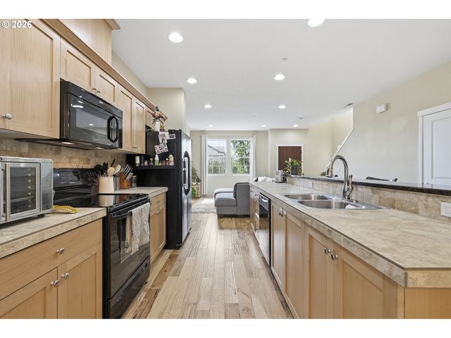 28355 Sw VILLEBOIS Dr, Wilsonville, OR 97070