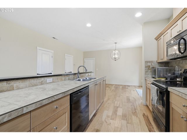 28355 Sw VILLEBOIS Dr, Wilsonville, OR 97070