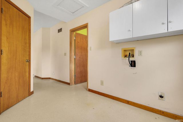 201 W Chestnut Street, New Carlisle, IN 46552