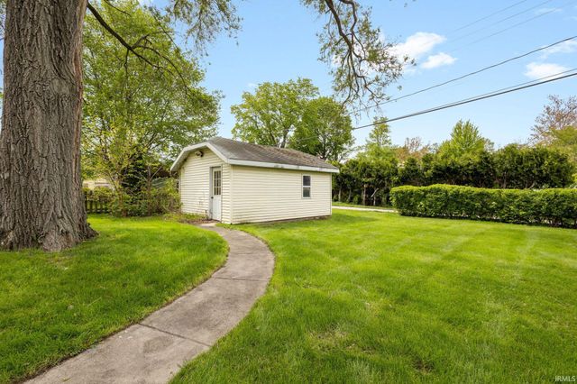 201 W Chestnut Street, New Carlisle, IN 46552