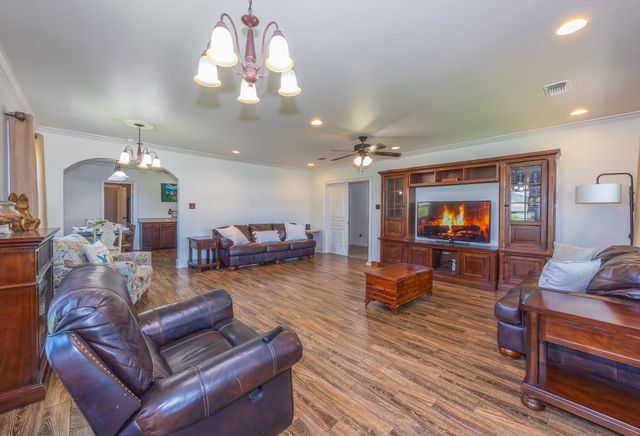 255 West 24th Street, Larose, LA 70373