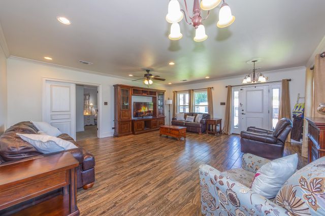 255 West 24th Street, Larose, LA 70373